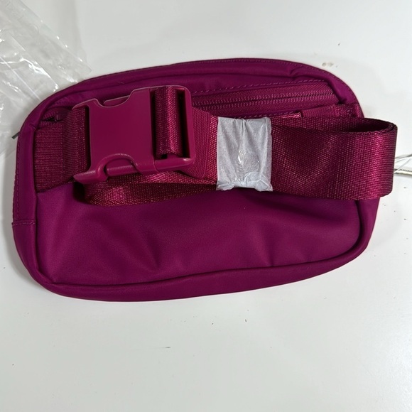 Lululemon Belt Bag Wildberry 1l - Picture 3 of 3